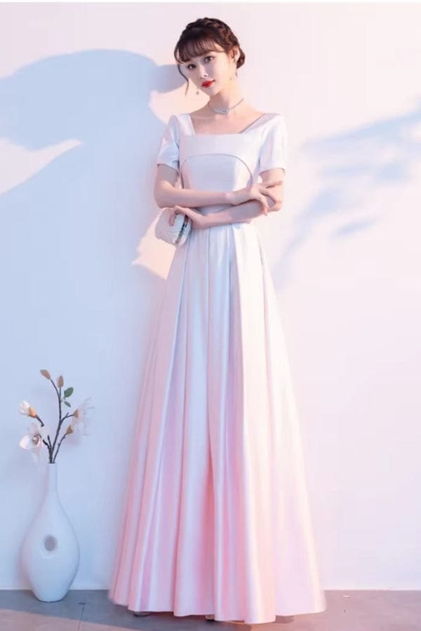 Robe Blanche Et Rose Pale