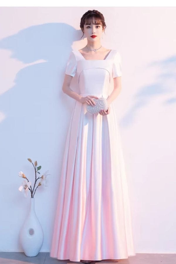 Robe Blanche Et Rose Pale