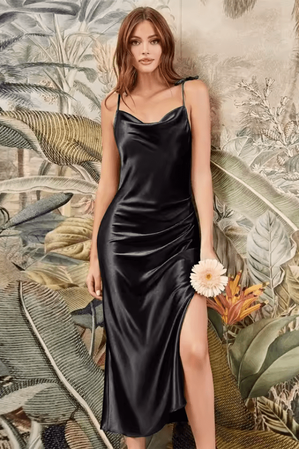 Robe En Satin Fendue